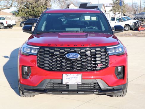 Used 2025 Ford Explorer ST image 2