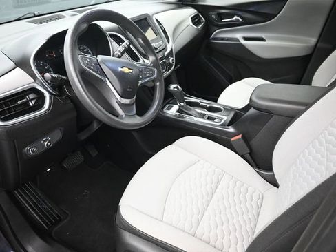 Used 2019 Chevrolet Equinox LS w/ LS Convenience Package AWD/4WD image 9