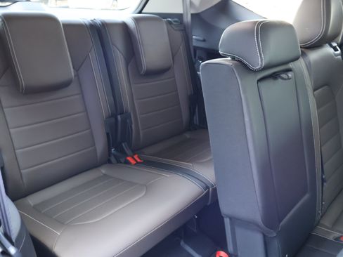 Used 2025 Volkswagen Atlas SEL AWD/4WD image 31