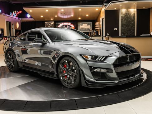 Used 2022 Ford Mustang Shelby GT500 w/ Carbon Fiber Track Pack RWD image 8
