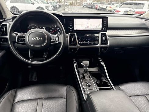 Used 2022 Kia Sorento S image 12