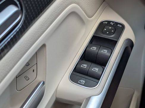 Used 2020 Mercedes-Benz GLB 250 image 33