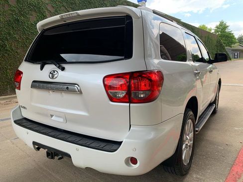 Used 2010 Toyota Sequoia Platinum RWD image 9