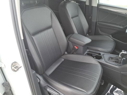 Used 2024 Volkswagen Tiguan SE image 10