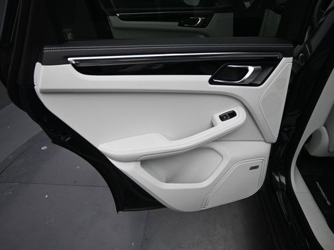 New 2025 Porsche Macan image 22