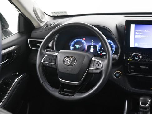 Used 2024 Toyota Highlander Limited AWD/4WD image 15