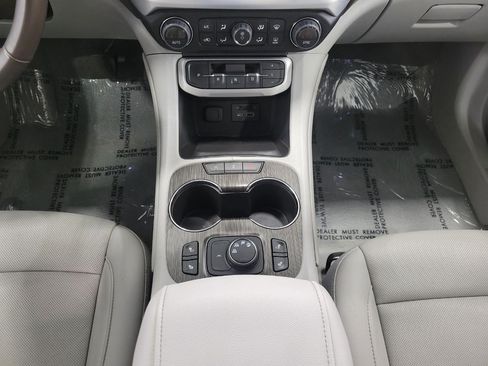 Used 2023 GMC Acadia SLT AWD/4WD image 16