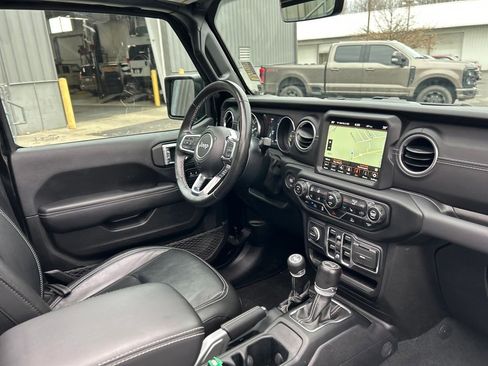 Used 2022 Jeep Wrangler Unlimited Sahara w/ Cold Weather Group AWD/4WD image 33