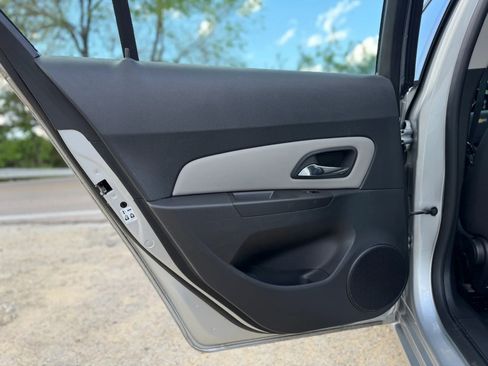 Used 2015 Chevrolet Cruze LS image 27