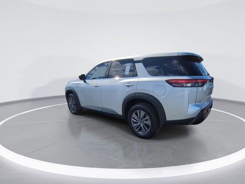 Used 2025 Nissan Pathfinder S FWD image 6
