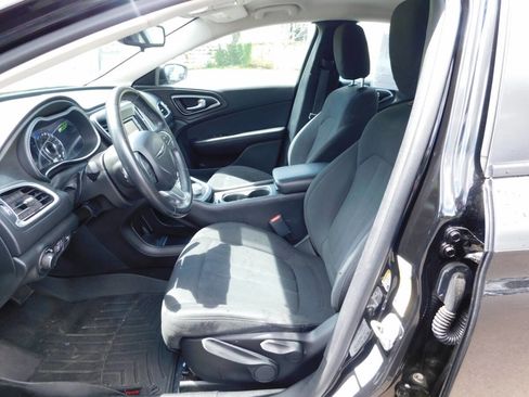 Used 2017 Chrysler 200 LX FWD image 6