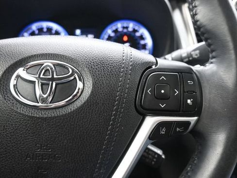 Used 2019 Toyota Highlander XLE FWD image 29