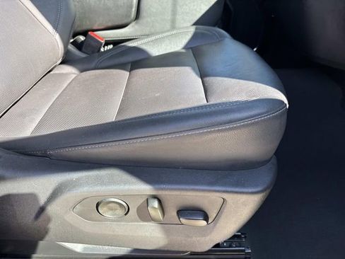 Used 2025 GMC Sierra 1500 SLT image 11