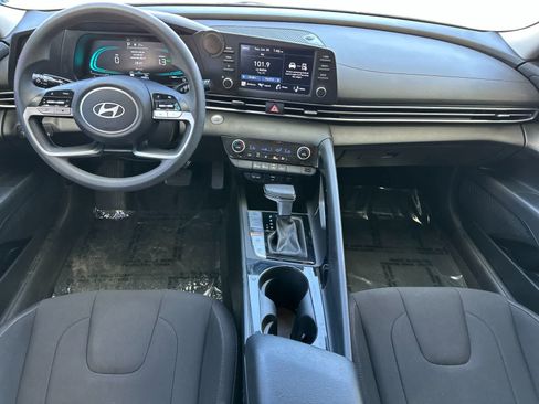 Used 2025 Hyundai Elantra Hybrid FWD image 4