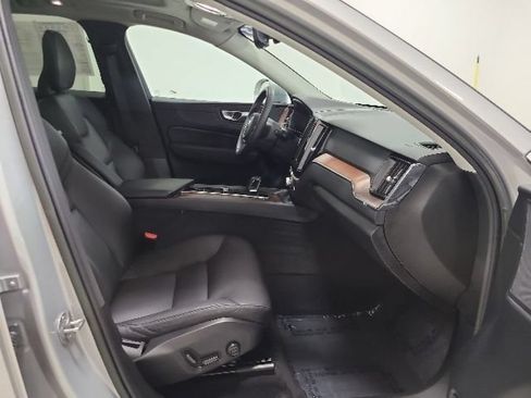 Used 2023 Volvo XC60 B5 Plus AWD/4WD image 13