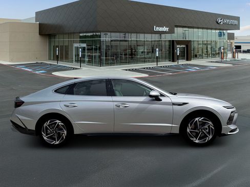 New 2026 Hyundai Sonata SEL FWD image 9