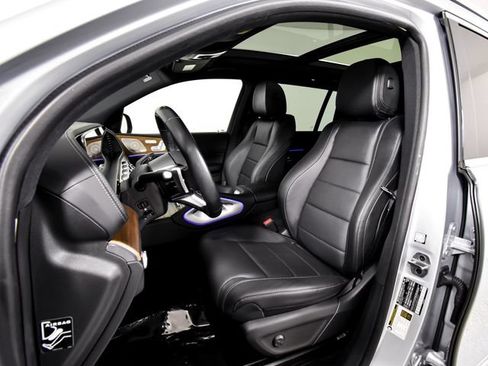 Used 2025 Mercedes-Benz GLS 450 4MATIC image 4