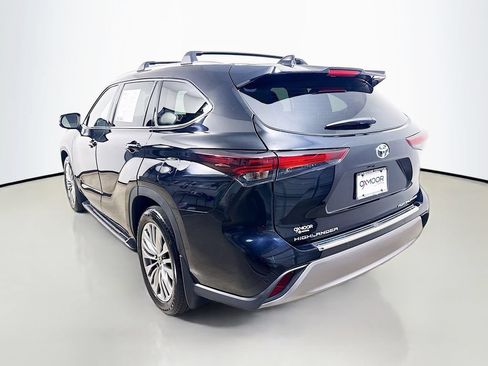 Certified 2024 Toyota Highlander Platinum AWD/4WD image 5