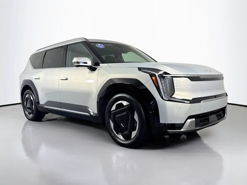 Used 2024 Kia EV9 Land AWD/4WD image 3