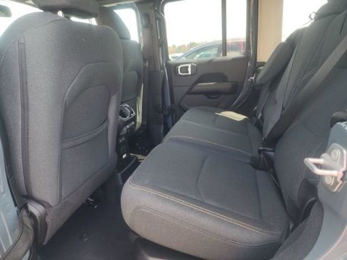 Used 2025 Jeep Wrangler Unlimited Sahara AWD/4WD image 16