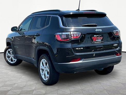 Used 2024 Jeep Compass Latitude w/ Convenience Group AWD/4WD image 4