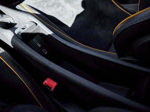 Used 2023 McLaren Artura image 53