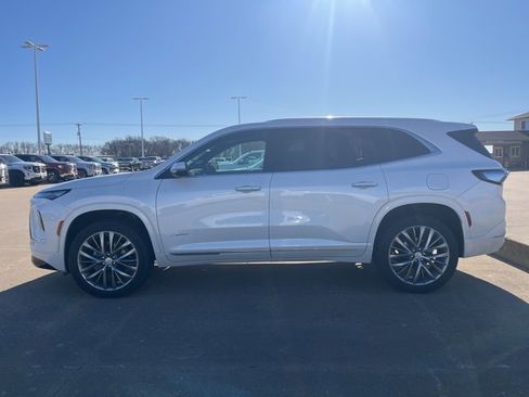 Used 2025 Buick Enclave Avenir image 6