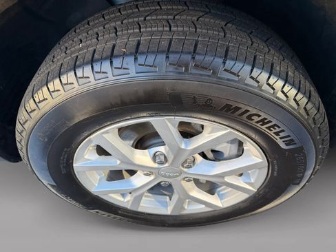 Used 2023 Jeep Grand Cherokee Limited image 6