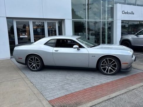 Used 2023 Dodge Challenger R/T RWD image 4