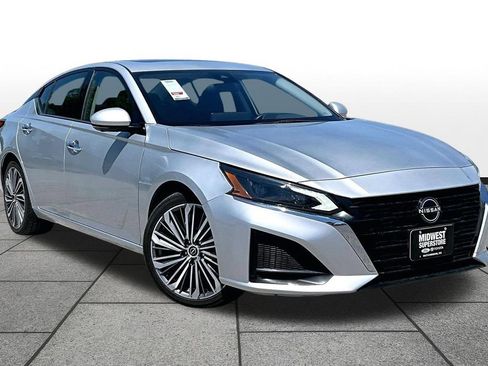 Used 2023 Nissan Altima 2.5 SL FWD image 2