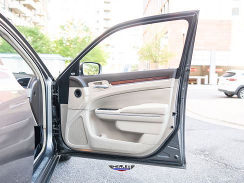 Used 2011 Chrysler 300 Limited w/ Luxury Group RWD image 41