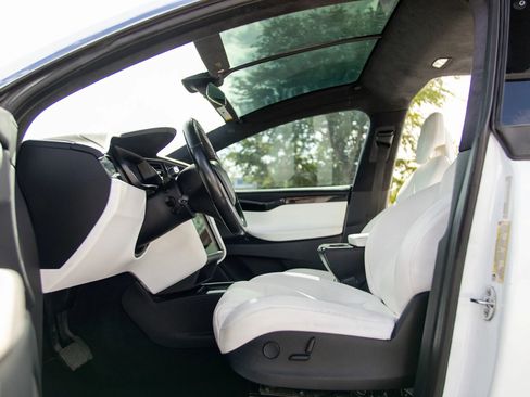Used 2018 Tesla Model X 75D AWD/4WD image 22