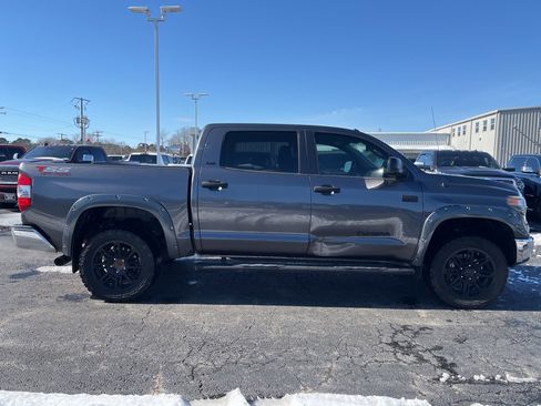 Used 2018 Toyota Tundra SR5 w/ SR5 Upgrade Package image 4