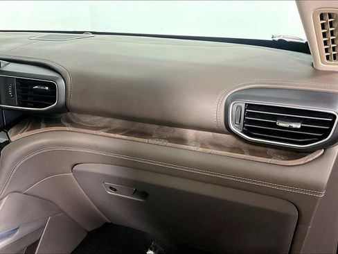 Used 2023 Ford Explorer Platinum w/ Technology Package AWD/4WD image 16