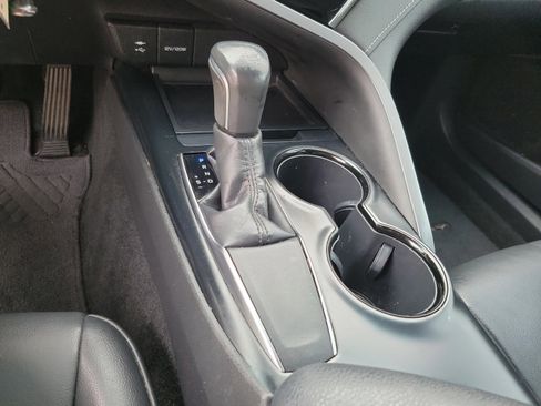 Used 2018 Toyota Camry SE FWD image 16