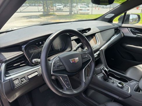 Certified 2025 Cadillac XT5 Premium Luxury w/ Technology Package AWD/4WD image 5