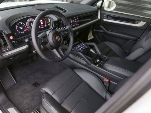 New 2025 Porsche Cayenne image 4