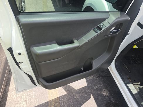 Used 2019 Nissan Frontier SV RWD image 7
