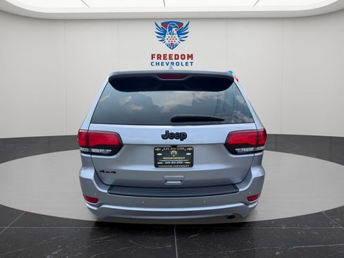 Used 2020 Jeep Grand Cherokee Altitude AWD/4WD image 5
