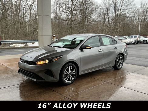 Used 2023 Kia Forte LXS w/ LXS Technology Package image 3