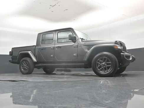 Used 2024 Jeep Gladiator Sport AWD/4WD image 50