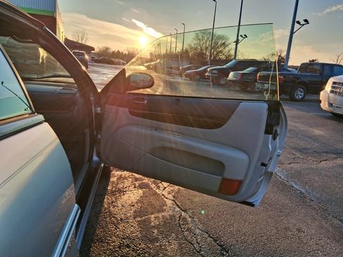 Used 2005 Chrysler Sebring Limited image 11
