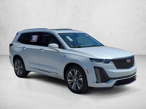 Used 2024 Cadillac XT6 Premium Luxury FWD image 3