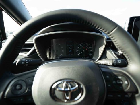 Used 2025 Toyota Corolla SE w/ SE Package image 15