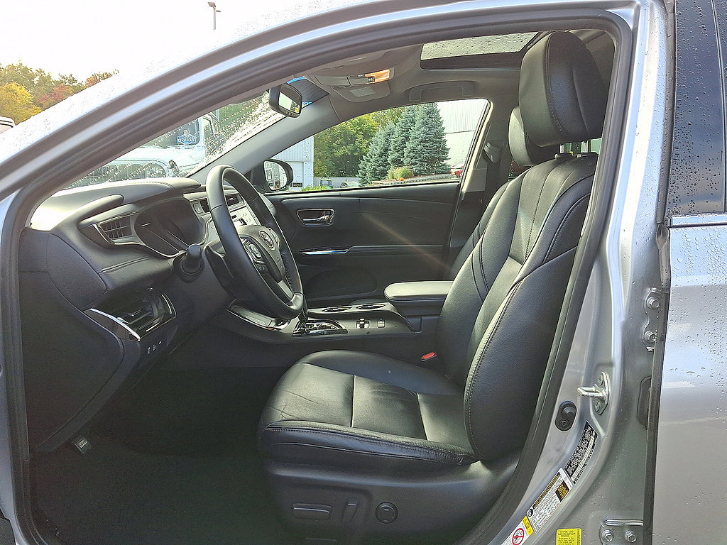 Used 2018 Toyota Avalon Touring w/ All Weather Liner Package FWD image 3