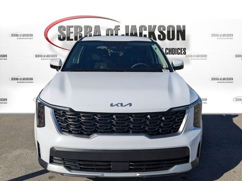 Certified 2025 Kia Sorento LX image 4