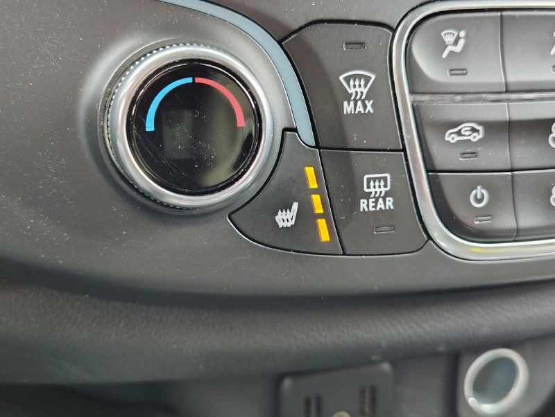 Used 2020 Chevrolet Traverse LT FWD image 16