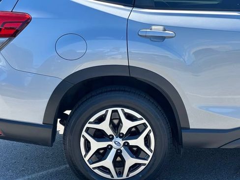 Used 2019 Subaru Forester Premium AWD/4WD image 9
