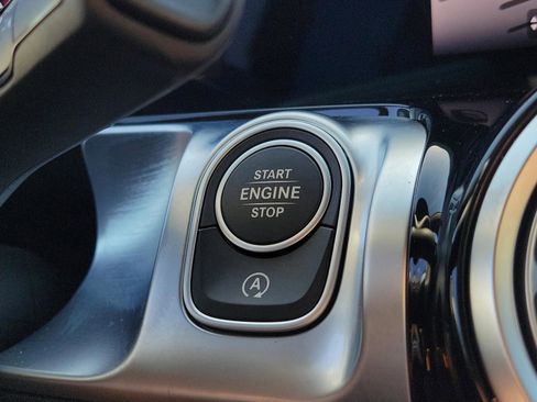 Certified 2025 Mercedes-Benz GLB 250 image 33