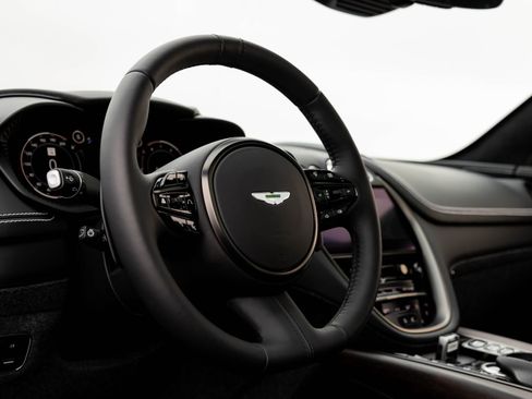 Used 2021 Aston Martin DBX image 12